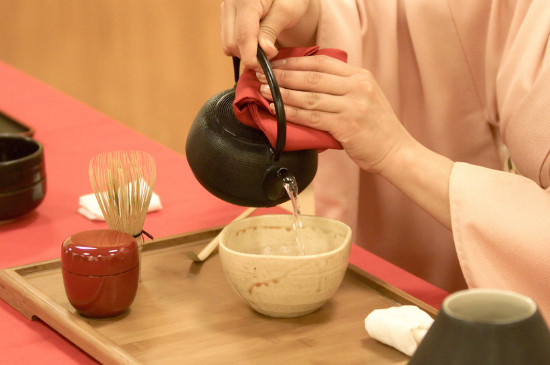女人喝茶要行扣茶禮嗎，叩茶禮女士能用嗎？