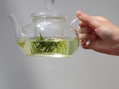 喝茶的好處和壞處分別是什么，長期喝茶有什么危害？
