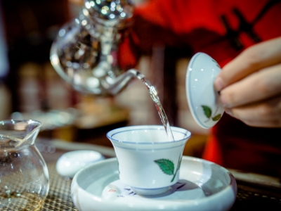 千萬(wàn)別做兼職茶藝師，女人學(xué)茶藝好嗎？