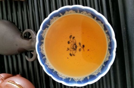 大紅袍第一泡要倒掉嗎，洗茶水需倒掉但第一泡出湯