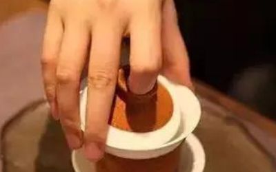 三才蓋碗的正確拿法，三才蓋碗抓碗法圖解