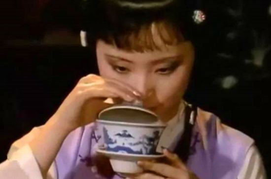 女士喝茶優(yōu)雅姿勢，女士正確喝茶姿勢禮儀