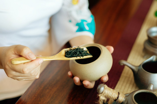 女人喝茶要行扣茶禮嗎，叩茶禮女士能用嗎？