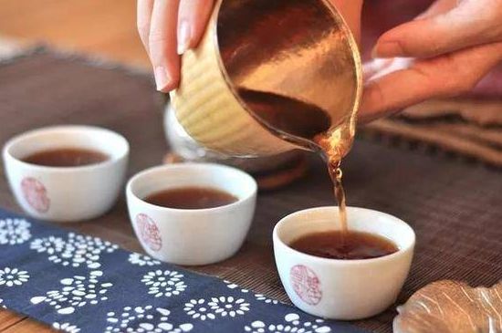 喝茶茶桌上的禮儀有哪些，泡茶待客十大禮儀不可不做！