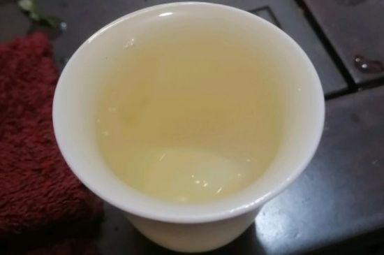 春茶上市白茶的好壞怎么區(qū)分，春白茶怎么分辨好不好？