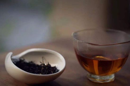 泡好的茶水放冰箱能保存多久，泡好的茶冷藏放多久？