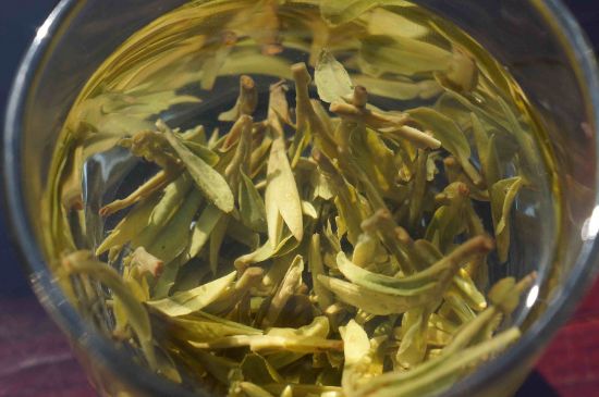 安吉白茶冷藏好還是冷凍好？這個需要根據(jù)存放時間來選擇
