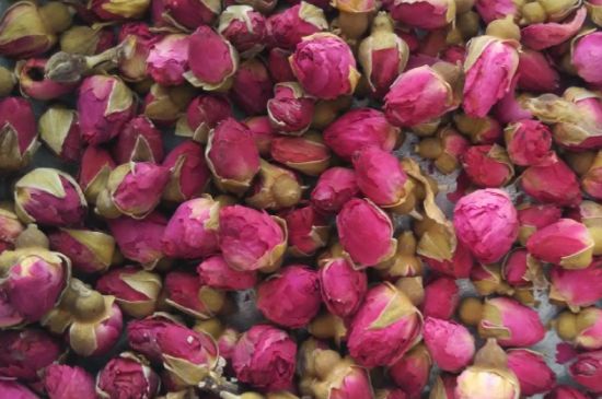玫瑰花茶的功效與作用，堅(jiān)持喝一個(gè)月玫瑰花茶會(huì)怎樣？