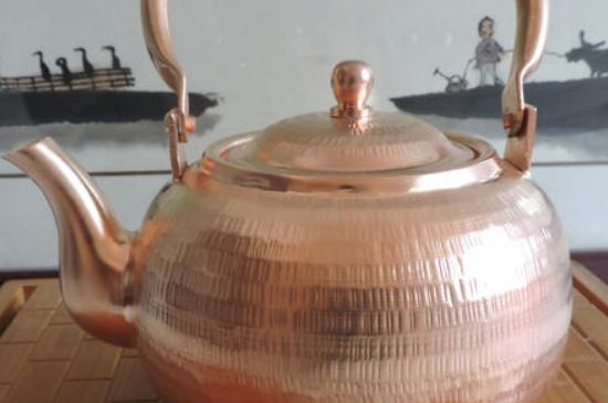 用銅壺?zé)惺裁唇?，銅壺煮水的兩大忌諱和好處