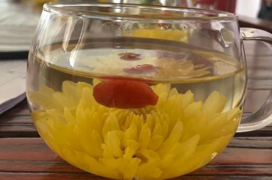 晚上可以喝菊花茶泡水嗎，睡覺前能不能喝菊花茶？