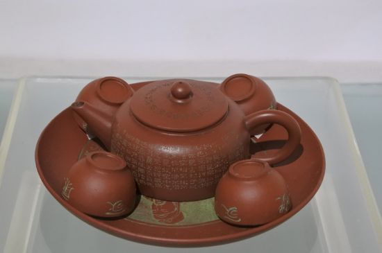 正宗紫砂壺多少錢(qián)一套，一套正宗<a href=http://www.shanghailijiu.com/chaju/zisha/ target=_blank class=infotextkey>宜興紫砂壺</a>什么價(jià)格