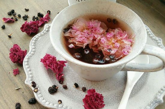 玫瑰花的最佳搭配，喝玫瑰花茶搭配什么喝好？