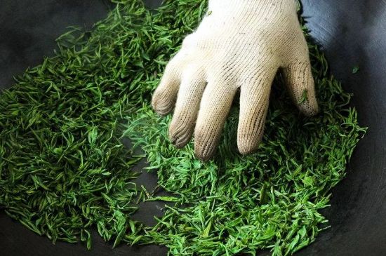 龍井茶炒茶葉怎么炒出好茶色，茶葉怎樣做出來(lái)最綠？