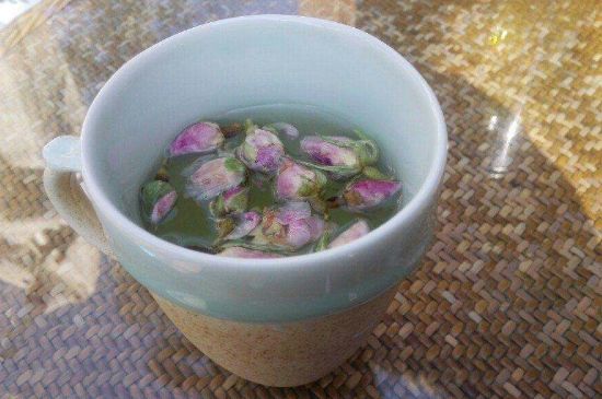 玫瑰花泡茶祛斑要多久見效，喝玫瑰花茶多久能祛斑？