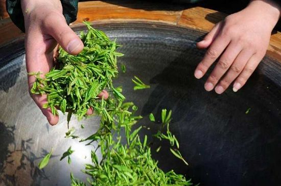 龍井茶炒茶葉怎么炒出好茶色，茶葉怎樣做出來(lái)最綠？
