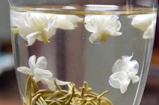 茉莉泡水禁忌，茉莉干花泡水的功效與禁忌