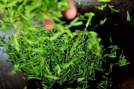 龍井茶炒茶葉怎么炒出好茶色，茶葉怎樣做出來(lái)最綠？