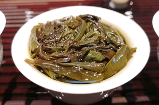 長(zhǎng)期喝巖茶會(huì)上火嗎？巖茶這樣喝了容易上火！