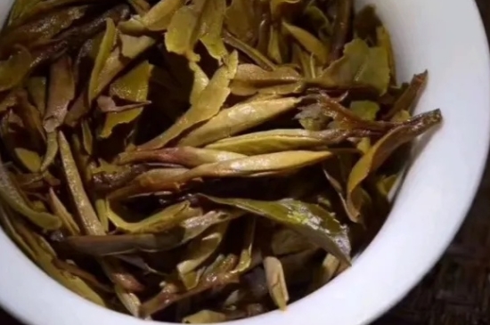 老白茶上火還是去火？夏季喝煮的老白茶會(huì)容易上火！