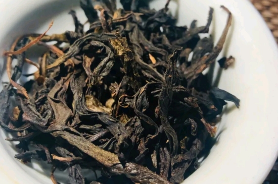 長(zhǎng)期喝巖茶會(huì)上火嗎？巖茶這樣喝了容易上火！