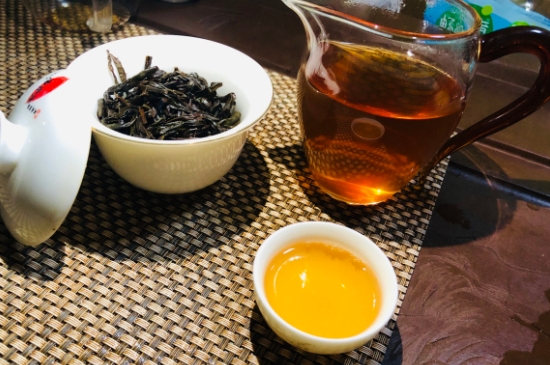為什么喝巖茶會(huì)上火，巖茶喝多上火怎么辦？