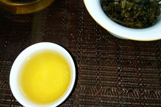 一天什么時(shí)候喝黑茶最好，喝黑茶一天最佳時(shí)間和季節(jié)