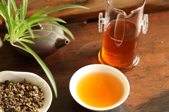 飯后多長時間喝六堡茶最好，六堡茶一天喝多少