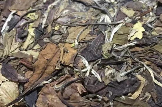 老白茶上火還是去火？夏季喝煮的老白茶會(huì)容易上火！