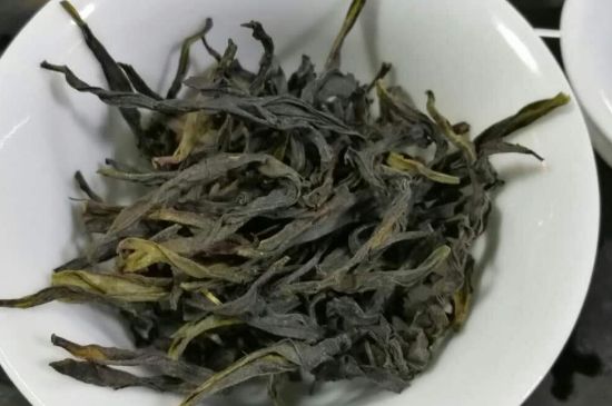 蜜蘭香和鴨屎香區(qū)別，鳳凰單樅鴨屎香vs蜜蘭香圖片對比