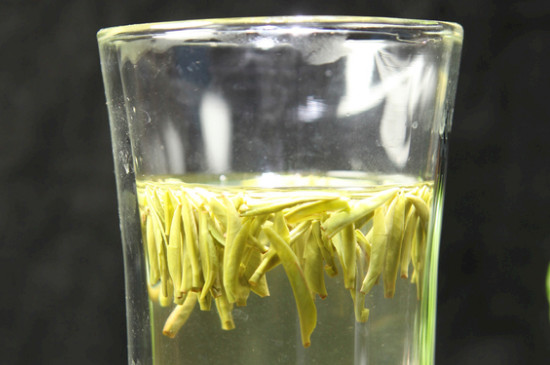 竹葉青茶泡不立起來怎么回事，竹葉青茶怎么泡立起來