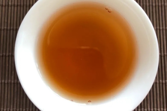 老白茶上火還是去火？夏季喝煮的老白茶會(huì)容易上火！