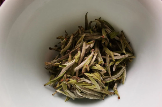 新舊白茶怎么區(qū)分，怎么分辨白茶是新還是舊