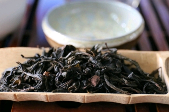 長(zhǎng)期喝巖茶會(huì)上火嗎？巖茶這樣喝了容易上火！