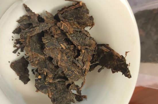 一天什么時(shí)候喝黑茶最好，喝黑茶一天最佳時(shí)間和季節(jié)