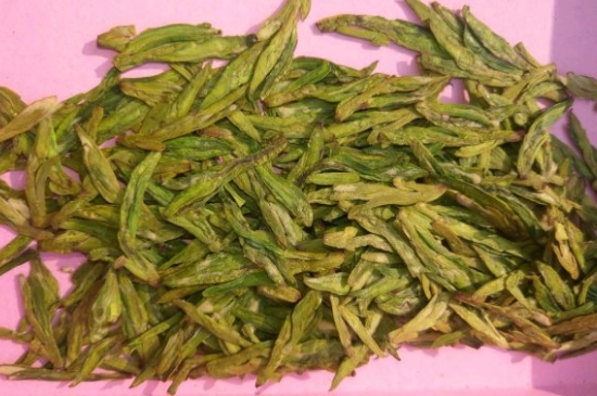 西湖龍井新茶和陳茶的區(qū)別，怎么區(qū)分龍井新茶和舊茶？