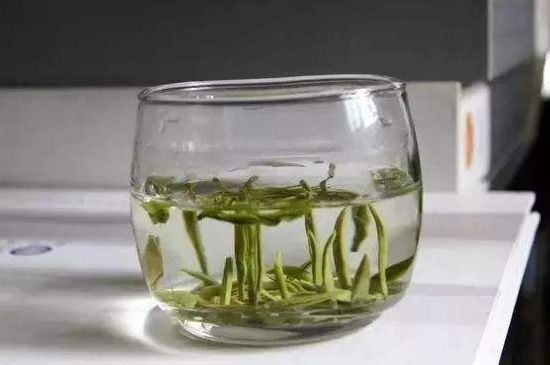 綠茶加重濕氣？濕氣體質(zhì)寒的人能喝綠茶嗎