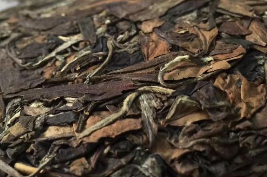 福鼎白茶要喝老的嗎，為什么喝白茶要喝老茶存新茶？