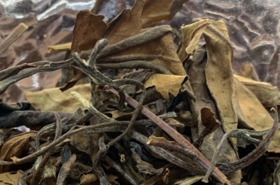 老白茶上火還是去火？夏季喝煮的老白茶會(huì)容易上火！
