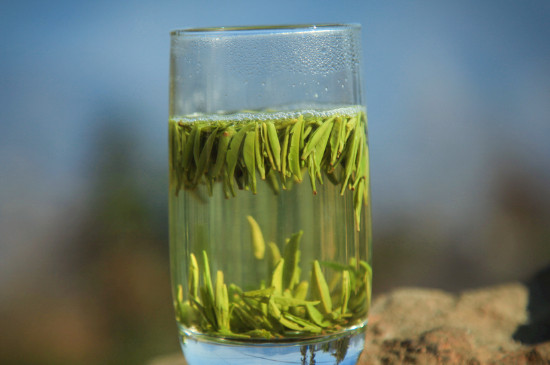 竹葉青茶泡不立起來怎么回事，竹葉青茶怎么泡立起來