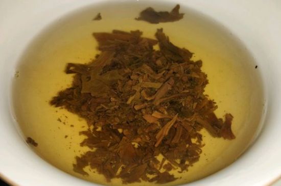 女人喝紅茶好還是喝普洱茶好，普洱茶和紅茶哪個適合女人喝