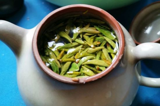龍井茶放二年了能喝嗎，過期龍井茶的妙用！