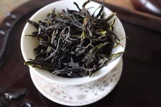 鴨屎香單叢雪片茶的特點，鳳凰雪片茶有什么特點？