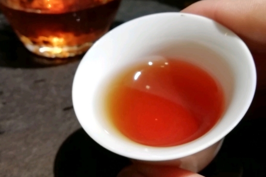 長(zhǎng)期喝巖茶會(huì)上火嗎？巖茶這樣喝了容易上火！