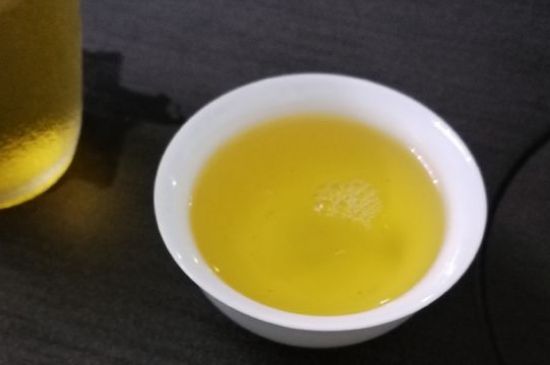 女人喝金駿眉的好處和壞處，女性喝金駿眉可減肥養(yǎng)顏