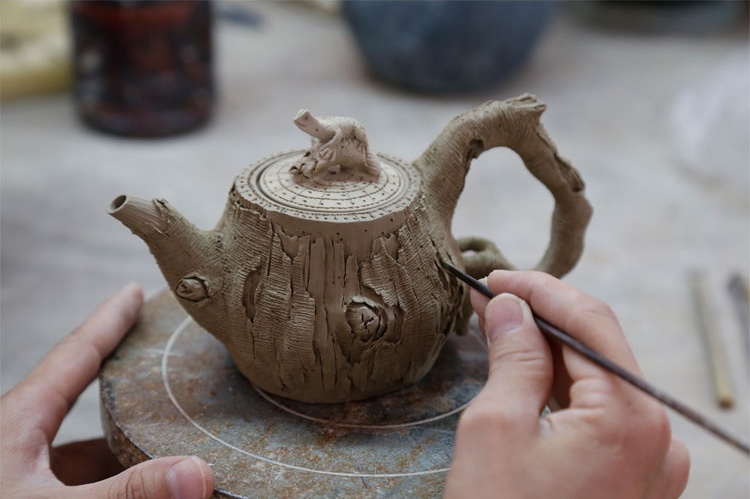 仿木外皮紫砂壺，創(chuàng)意木樁手工雕刻紫砂壺