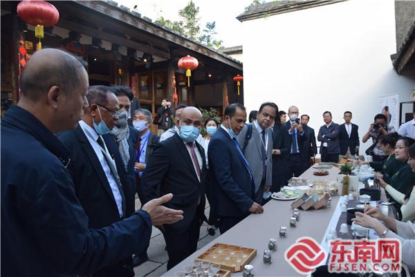 外國駐華使節(jié)在福州三坊七巷衣錦坊歐陽花廳品茶現場